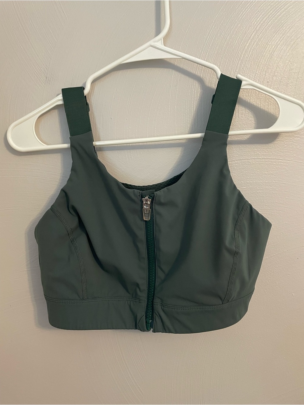 Outdoor Voices Bra Front Zip Size Small/Medium green color